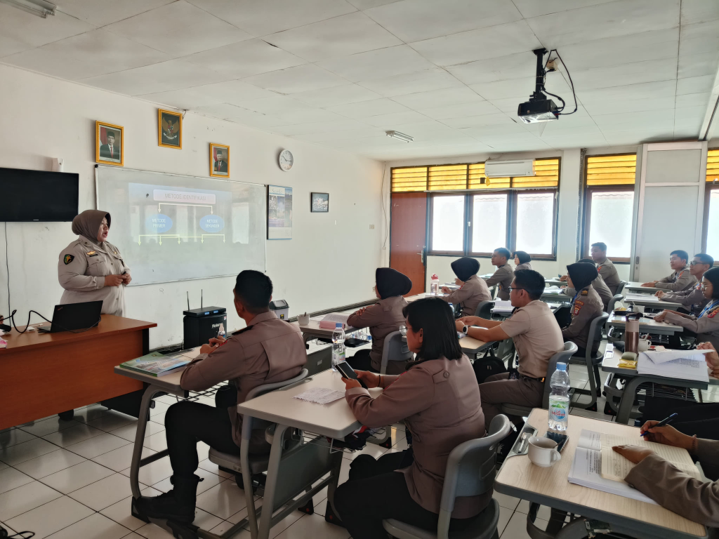 Pemberian Materi Odontologi Forensik pada Siswa Dikbangspes Dokpol Perwira/PNS Gol. III TA 2024