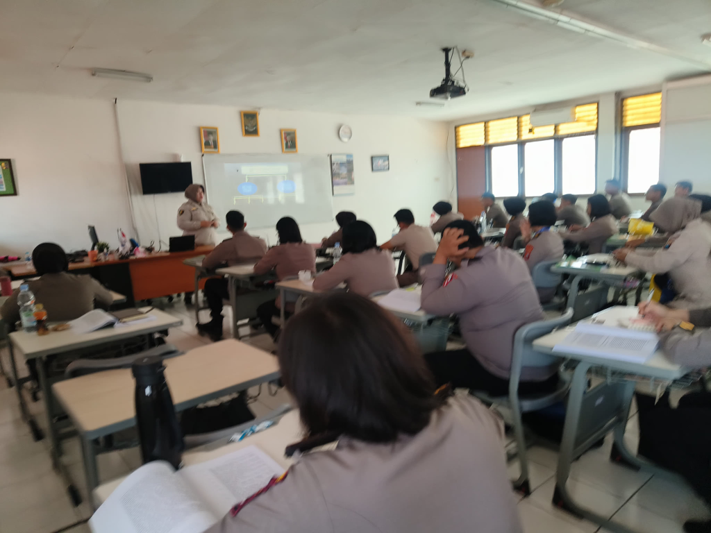 Pemberian Materi Odontologi Forensik pada Siswa Dikbangspes Dokpol Perwira/PNS Gol. III TA 2024